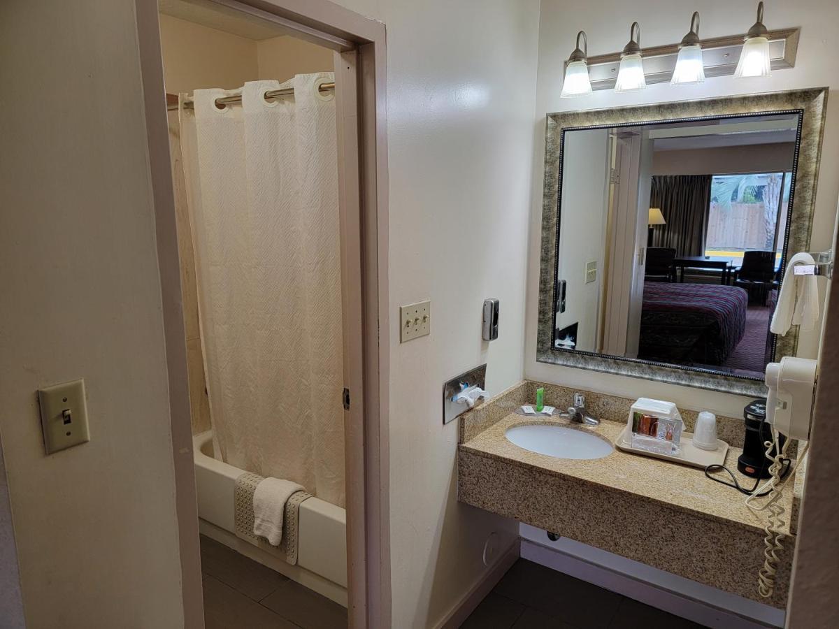 Twin Star Lodge Biloxi Bagian luar foto
