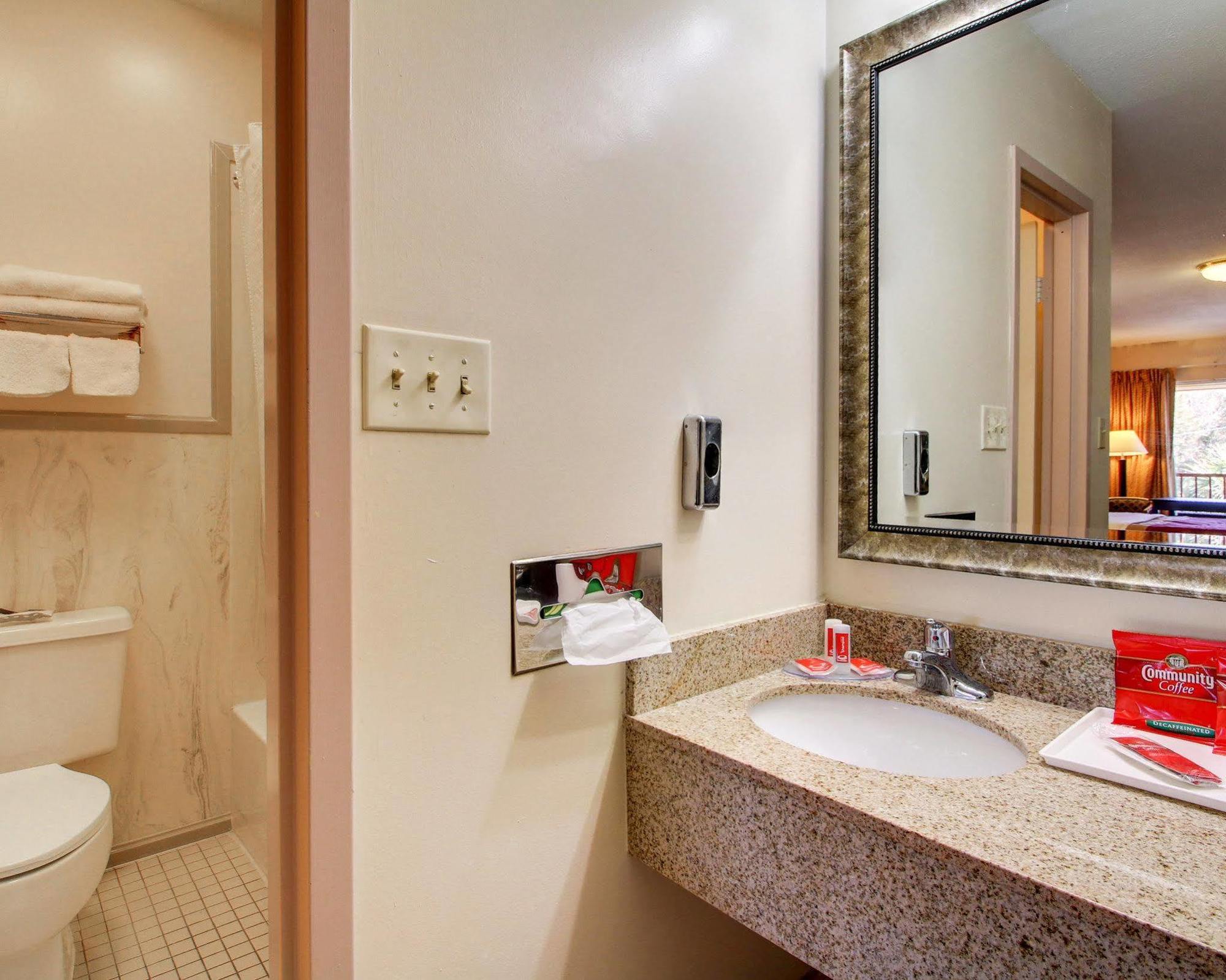 Twin Star Lodge Biloxi Bagian luar foto